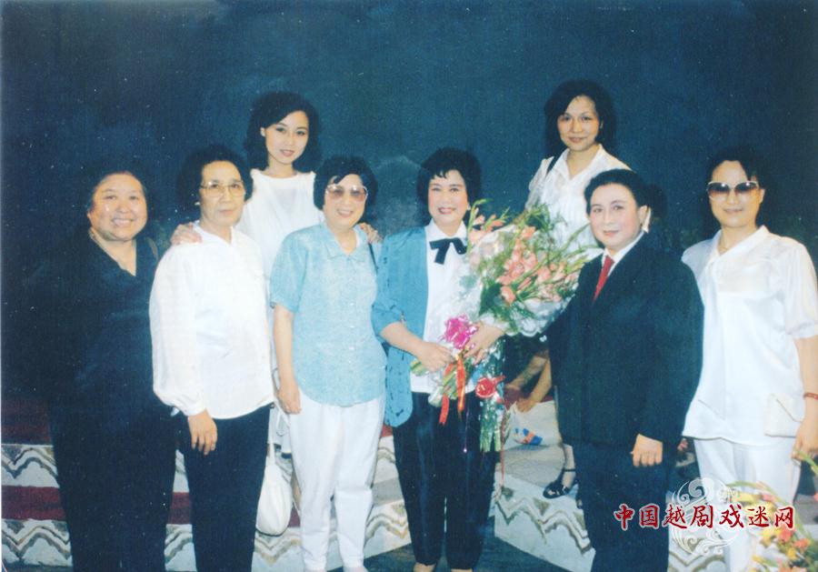 1494711209301997.jpg 金静(后左)参加戚雅仙研讨演唱会.jpg